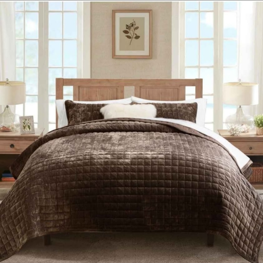 RECYCO Luxury Velvet Quilt Set Ultra Soft Lightweight Oversized Channel Box King